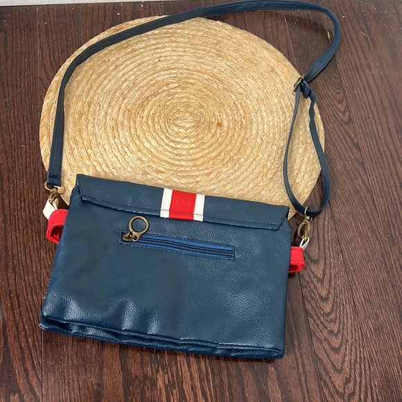 Vintage Minimalist Crossbody Bag - Picture 16 of 16